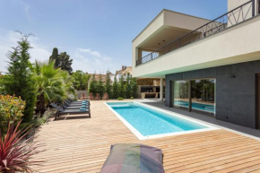 Villa One Way for 8 people near Medulin with heated pool & only 200 m from the beach